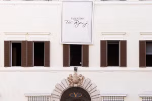 Dior yêu cầu Valentino bồi thường 100 nghìn USD vì làm ảnh hưởng đến hoạt động kinh doanh