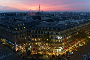 Sống trong không khí lễ hội dịp Noel ở Paris