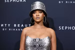 Rihanna và sở thích sưu tầm mũ bucket