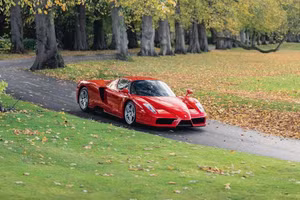 Một chiếc xe Ferrari Enzo huyền thoại được bán với giá 2,9 triệu USD
