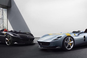 Siêu xe Ferrari Monza: Giá cực khủng nhưng nắng mưa vẫn phải... “che dù”