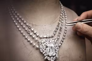 Chanel 55.55 - sợi dây chuyền tri ân 100 năm biểu tượng Chanel N°5