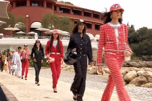 The Film of the CHANEL Cruise 2022/23 Show: Những quý cô thanh lịch