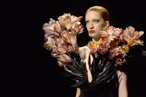 Schiaparelli Haute Couture Fall Winter 2022/2023: Thế giới siêu thực