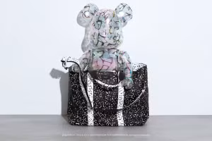 Jimmy Choo hợp tác cùng Eric Haze và Poggy trong BST BE＠RBRICK