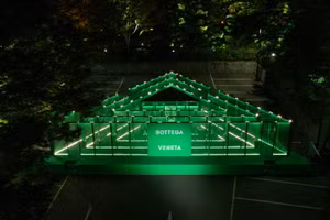 Lạc vào "mê cung xanh vẹt" của Bottega Veneta ở Seoul