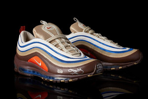 Nike Air Max 97 của Eminem được bán lại với giá 1,2 tỷ đồng