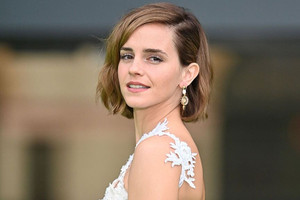 Emma Watson diện trang phục tái chế tại thảm đỏ lễ trao giải Earthshot Prize 2021