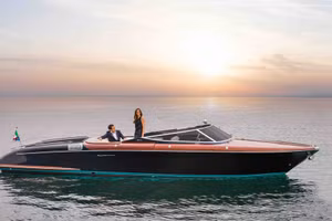 LuxYacht bàn giao du thuyền hạng sang Riva Aquariva Super đầu tiên tại thị trường Đông Nam Á