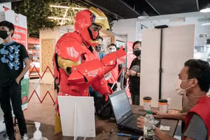 Cosplay thành siêu anh hùng, thủy thủ mặt trăng... đi tiêm vaccine