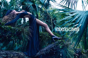 "Bức tranh" Thu Đông đầy quyến rũ của Roberto Cavalli
