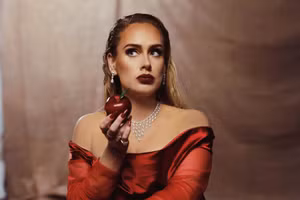 Adele đẹp lộng lẫy trong MV “Oh My God”