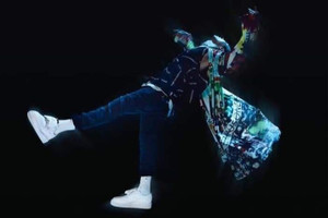 G-DRAGON tái xuất quảng bá mẫu giày Peaceminusone X NIKE Kwondo 1