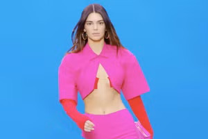 Kendall Jenner và Bella Hadid tái xuất trong show Jacquemus