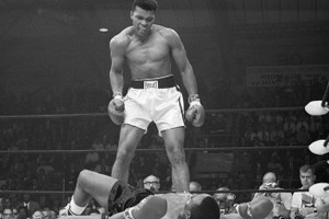 Các bức tranh do Muhammad Ali vẽ được bán với giá hơn 21 tỷ VNĐ