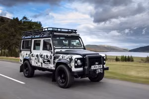 Land Rover Classic giới thiệu Defender Works V8 Trophy II, giới hạn 25 chiếc