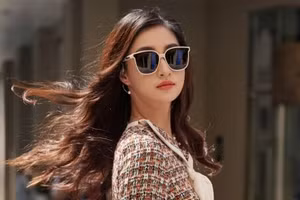 Chất liệu tweed được nhà thiết kế Lê Thanh Hòa chọn làm chất liệu chủ đạo mùa Thu Đông 2021