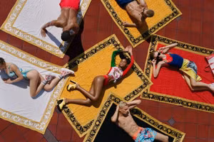 Chiến dịch quảng bá BST swimwear mới từ các nhà mốt xa xỉ