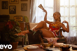 MV "Vegas" từ nữ rapper Doja Cat: Khi âm nhạc trở thành lời dẫn truyện cho điện ảnh