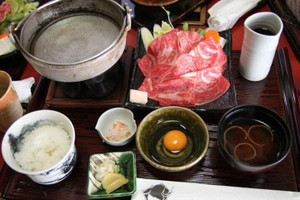 Sukiyaki - Đặc sắc hương vị lẩu truyền thống Nhật Bản