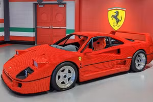 LEGO Ferrari F40 kích thước thật được trưng bày tại LEGOLAND California