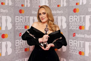 Adele thắng lớn tại giải thưởng Brit Awards 2022