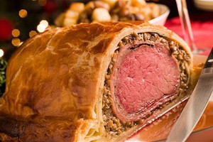 Bò cuộn đút lò Wellington - Vua của các bữa tiệc sang trọng ở Châu Âu