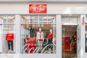 London “chào đón” cửa hàng Coca Cola đầu tiên