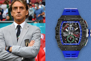 Bóc giá chiếc đồng hồ mang tên HLV trưởng tuyển Italia Roberto Mancini