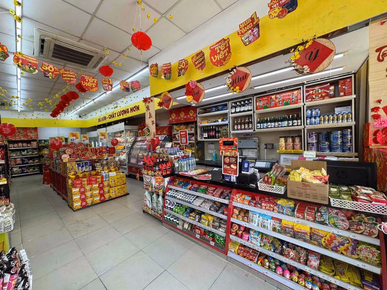 Bên trong 1 cửa hàng WinMart+ tại khu vực nông thôn