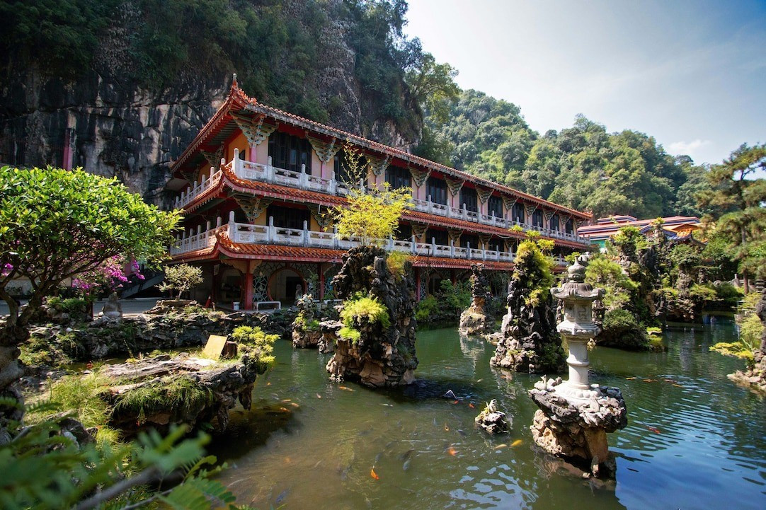 sam-poh-tong-temple-oldest-cave.jpg