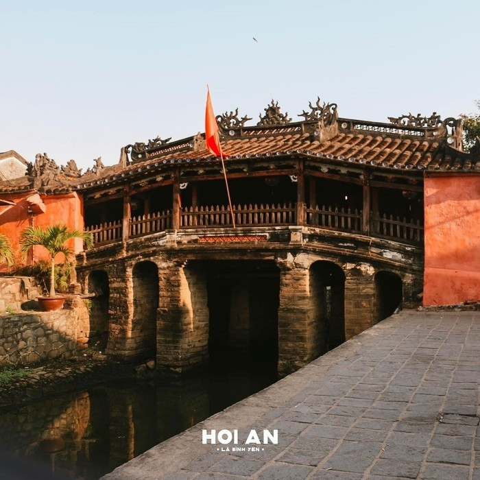 Thị trấn xinh đẹp này khiến thời gian như ngưng lại giữa những mái ngói rêu phong, ánh đèn lồng lung linh và hồn xưa phố cổ vẫn thầm thì trong từng nhịp bước chân hoi-an-2-1.jpg
