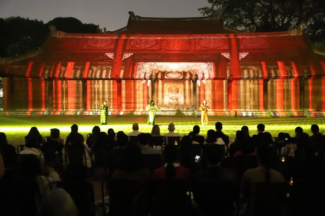 Tour đêm tại Văn Miếu - Quốc Tử Giám thu hút được sự quan tâm lớn của du khách trong và ngoài nước