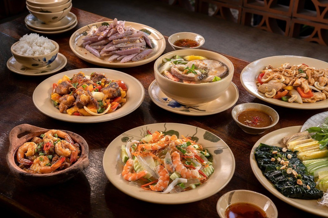 thon-thuc-huong-vi-com-me-nau-qu-8124.jpg