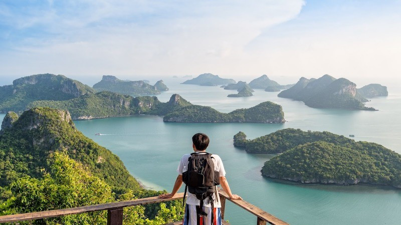 Xét về bản chất thì "du lịch 0 đồng" là một mô hình kinh doanh du lịch giá rẻ. Mô hình này được cho là đã góp phần giúp thu hút thêm được khá nhiều du khách. Tuy nhiên, tour du lịch 0 đồng tiềm ẩn khá nhiều rủi ro và nguy cơ tạo ra môi trường cạnh tranh thiếu lành mạnh, công bằng u1-1715837723216.jpg