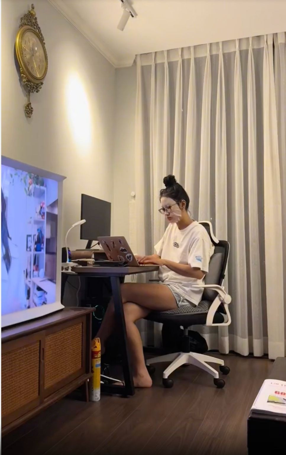 Phương Linh miệt mài làm việc mỗi ngày, không ngại lịch trình dày đặc từ sớm đến tối muộn thiet-ke-chua-co-ten-3.jpg