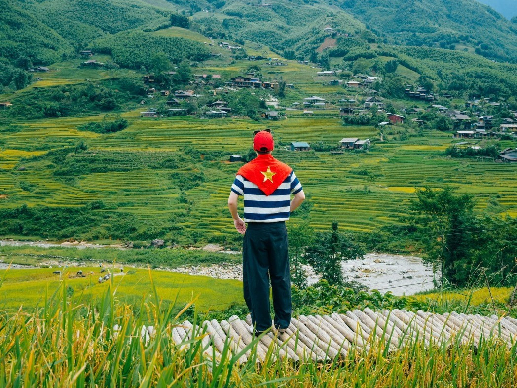 Du lịch một mình là khi du khách tự đặt máy ảnh, tự ghi lại những khoảnh khắc đẹp