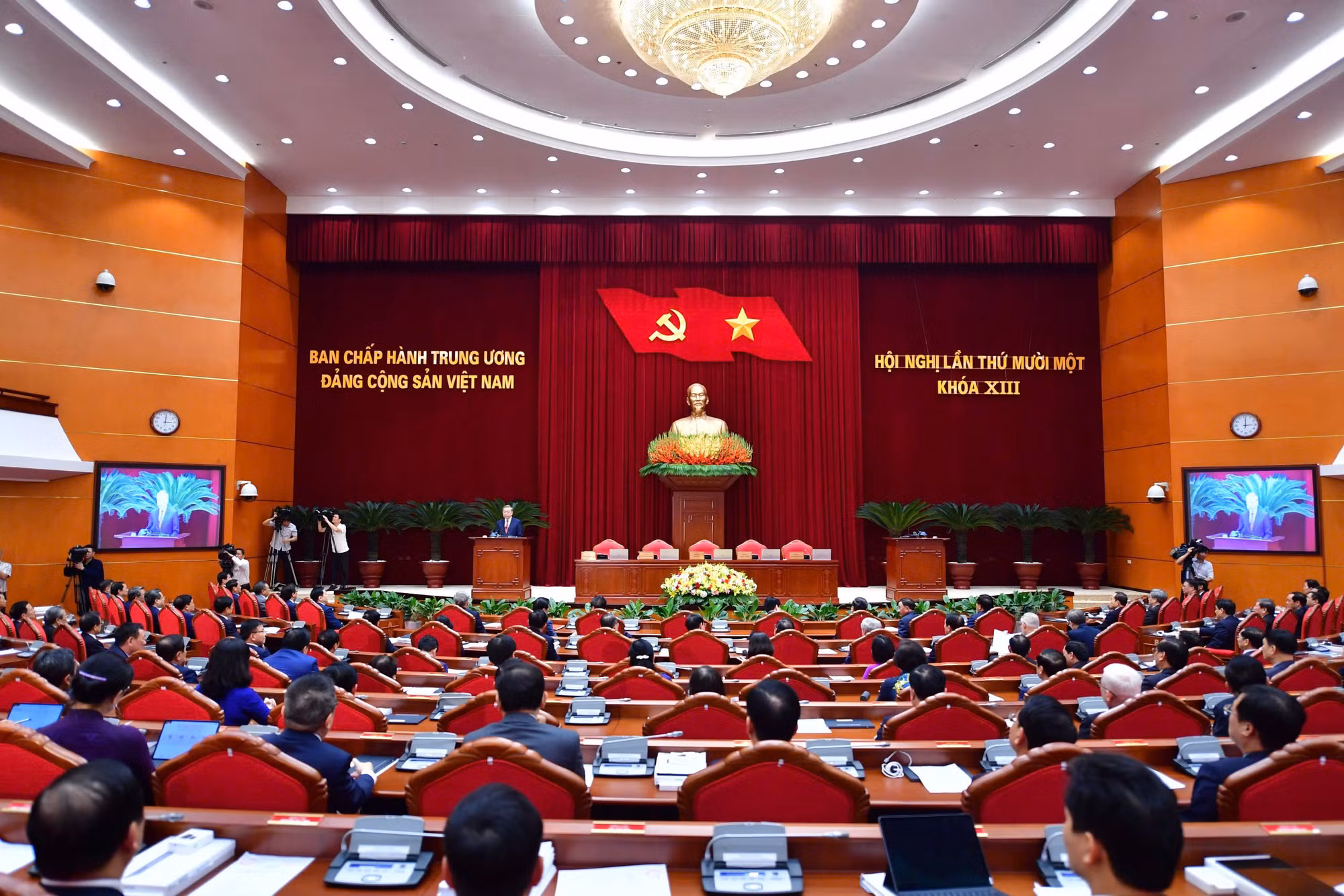 tong-bi-thu-hoi-nghi-trung-uong.png