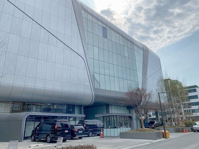Trụ sở của YG Entertainment nằm ở Hapjeong-dong, Mapo-gu (Seoul, Hàn Quốc) tia-nha.jpg