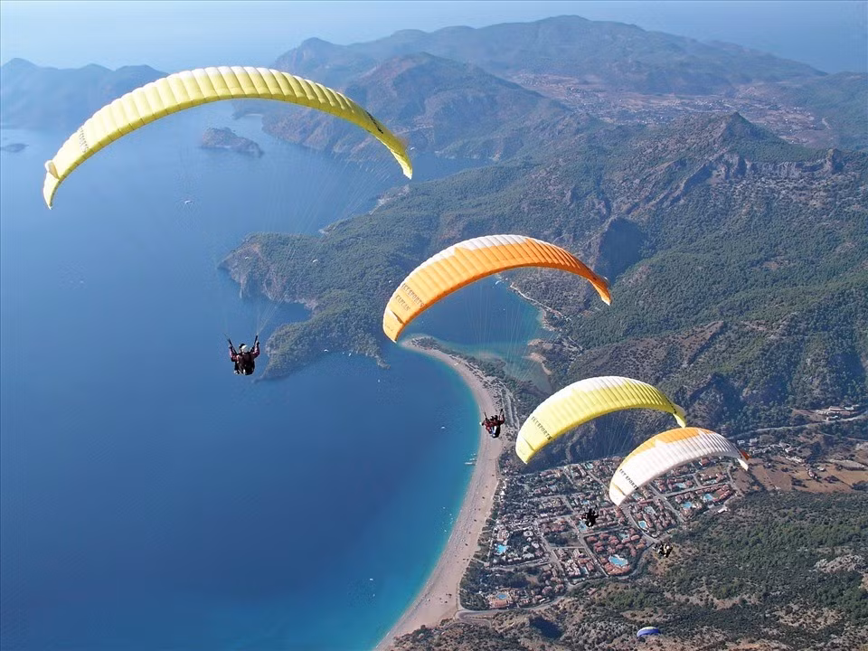 paragliding-1219990.jpg