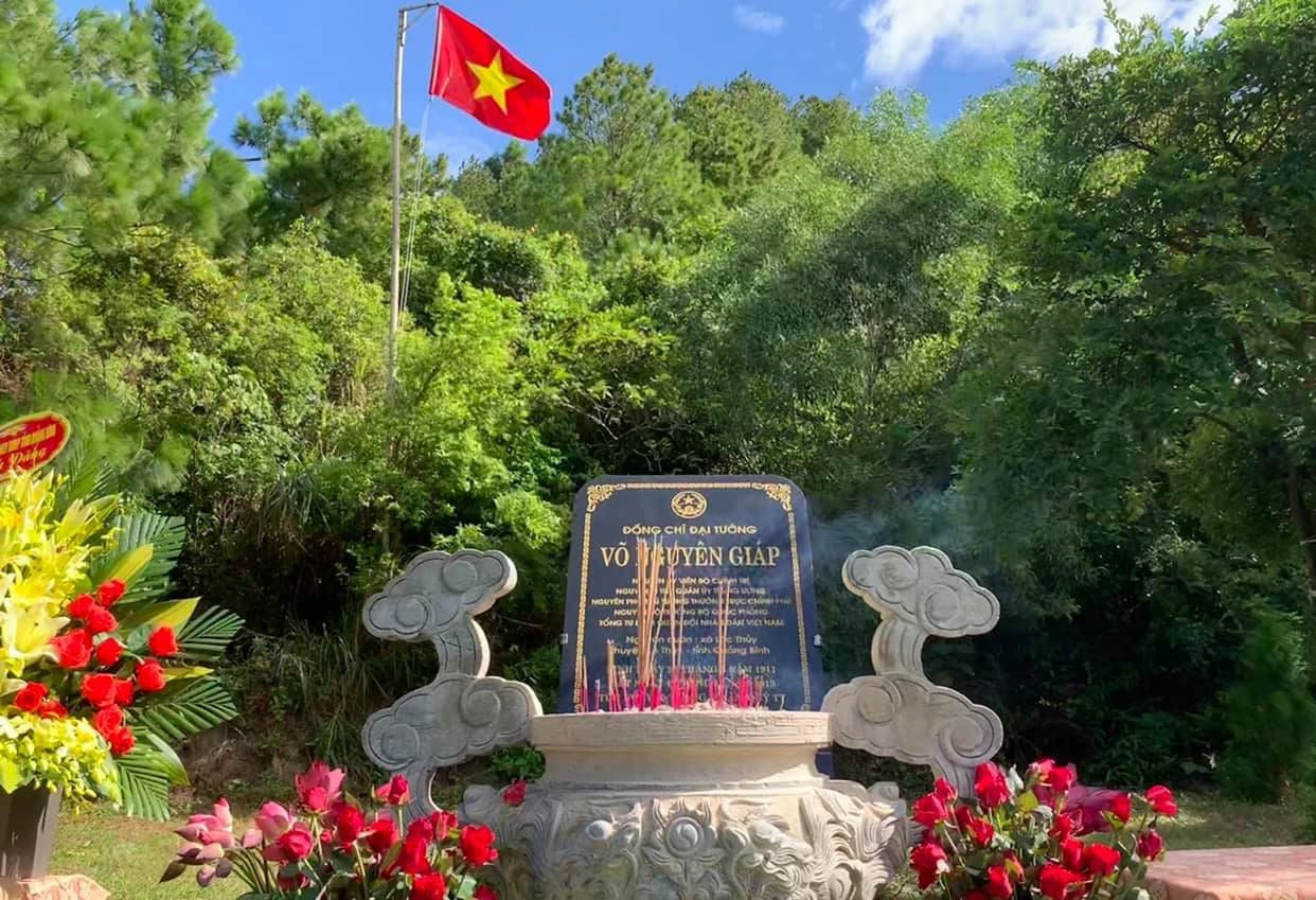 Viếng thăm Mộ Đại tướng Võ Nguyên Giáp, bày tỏ lòng biết ơn, tri ân và ngưỡng mộ đến với vị tướng tài ba của dân tộc mo-dai-tuong-vo-nguyen-giap-noi.jpg