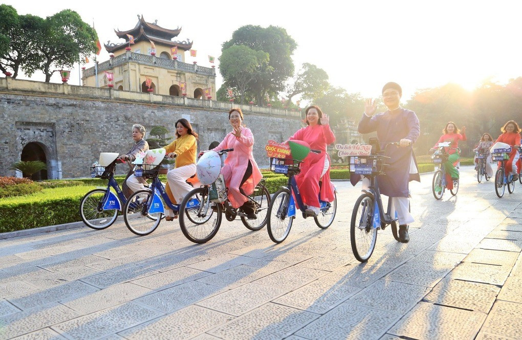 Hà Nội liên tiếp được World Travel Awards vinh danh là “Điểm đến du lịch thành phố hàng đầu châu Á” và “Thành phố ẩm thực hàng đầu thế giới” du-lich-hn-2370.jpg