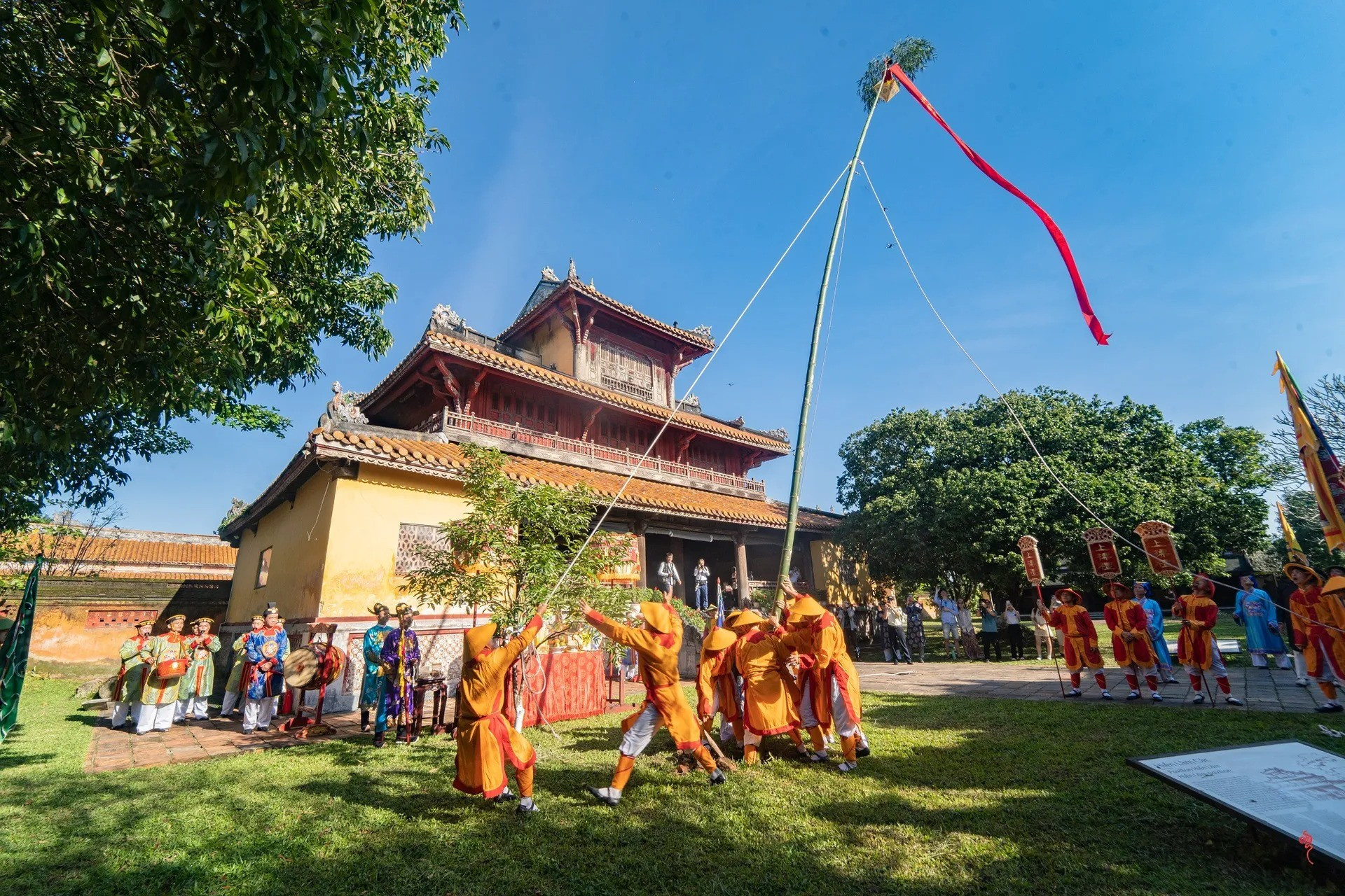 the-royal-cay-neu-ceremony-hue-6.jpg