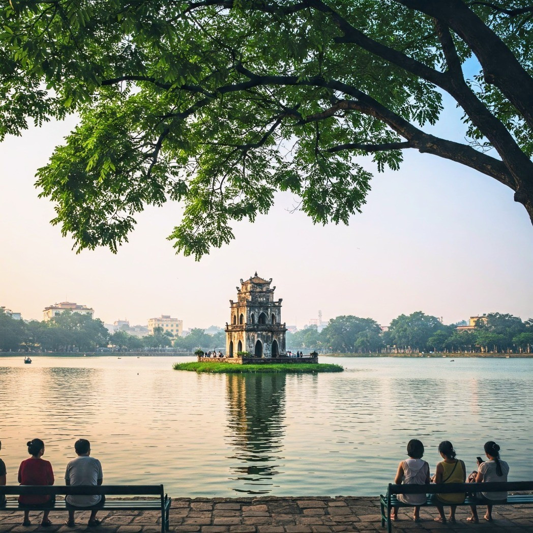 Nếu Hà Nội là một bản tình ca thì Hồ Hoàn Kiếm chính là đoạn điệp khúc dịu dàng khiến ai cũng muốn ngân nga mãi hp-guom-736.jpg