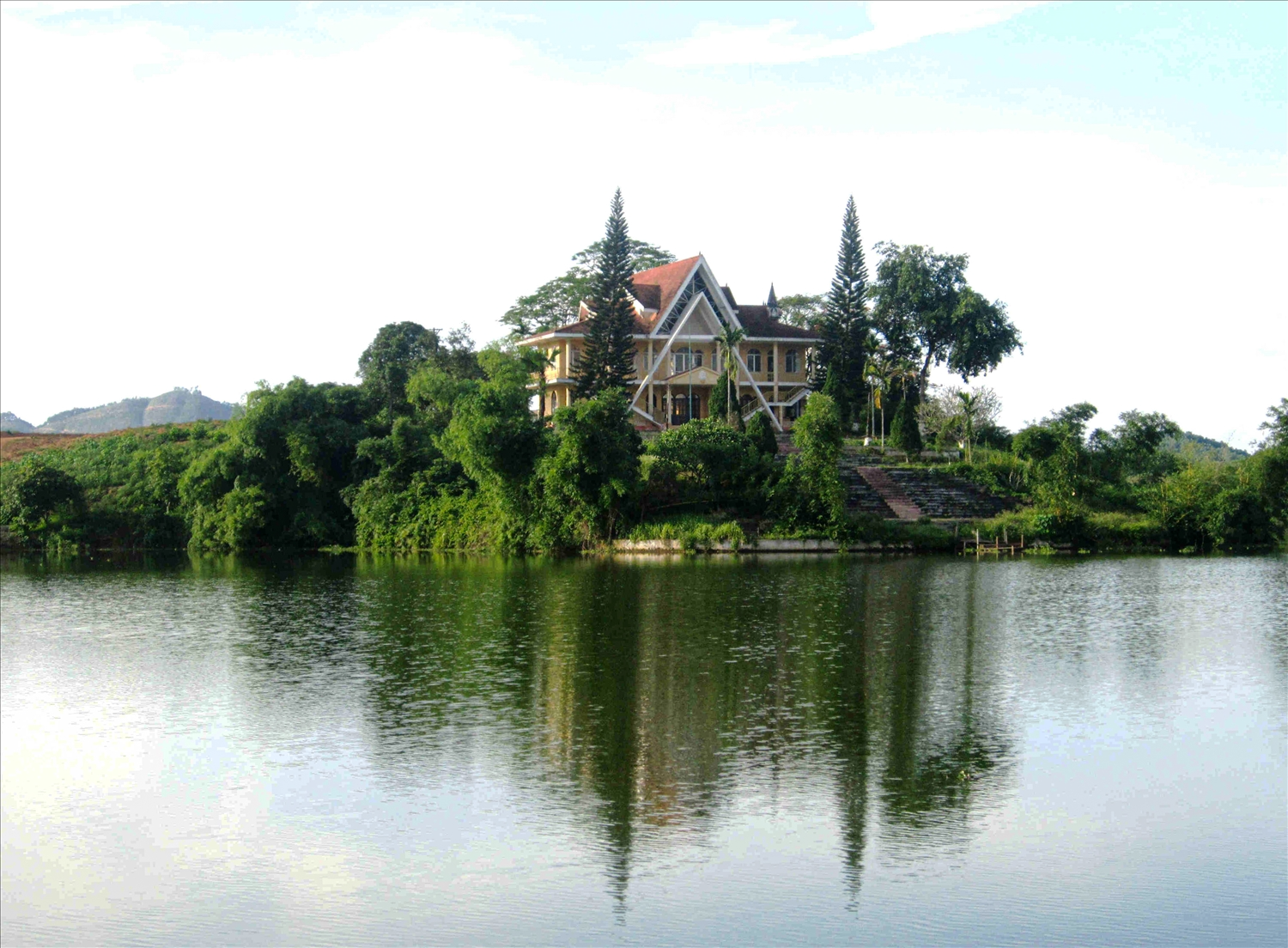 dam-ao-chau.png