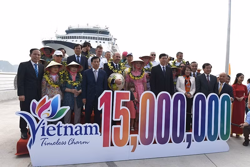 Lễ đón khách quốc tế thứ 15 triệu đến Việt Nam vào năm 2018