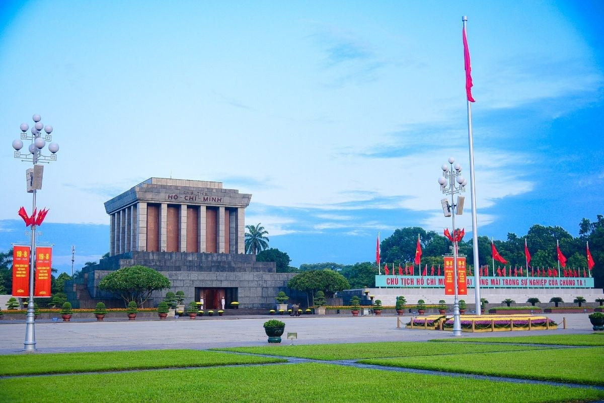 Quảng trường Ba Đình - nơi diễn ra lễ diễu binh, diễu hành kỷ niệm 80 năm Cách mạng Tháng tám và Quốc khánh 2/9 quang-truong-ba-dinh-1-1425.jpg