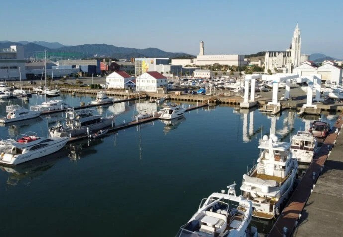 Những chiếc du thuyền sang trọng tại cảng biển Nhật Bản japanese-marinas-nishifukuoka-ma.jpg