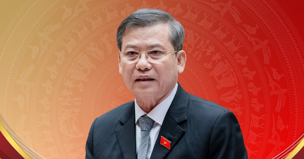 chan-dung-tan-pho-truong-ban-thu.jpg