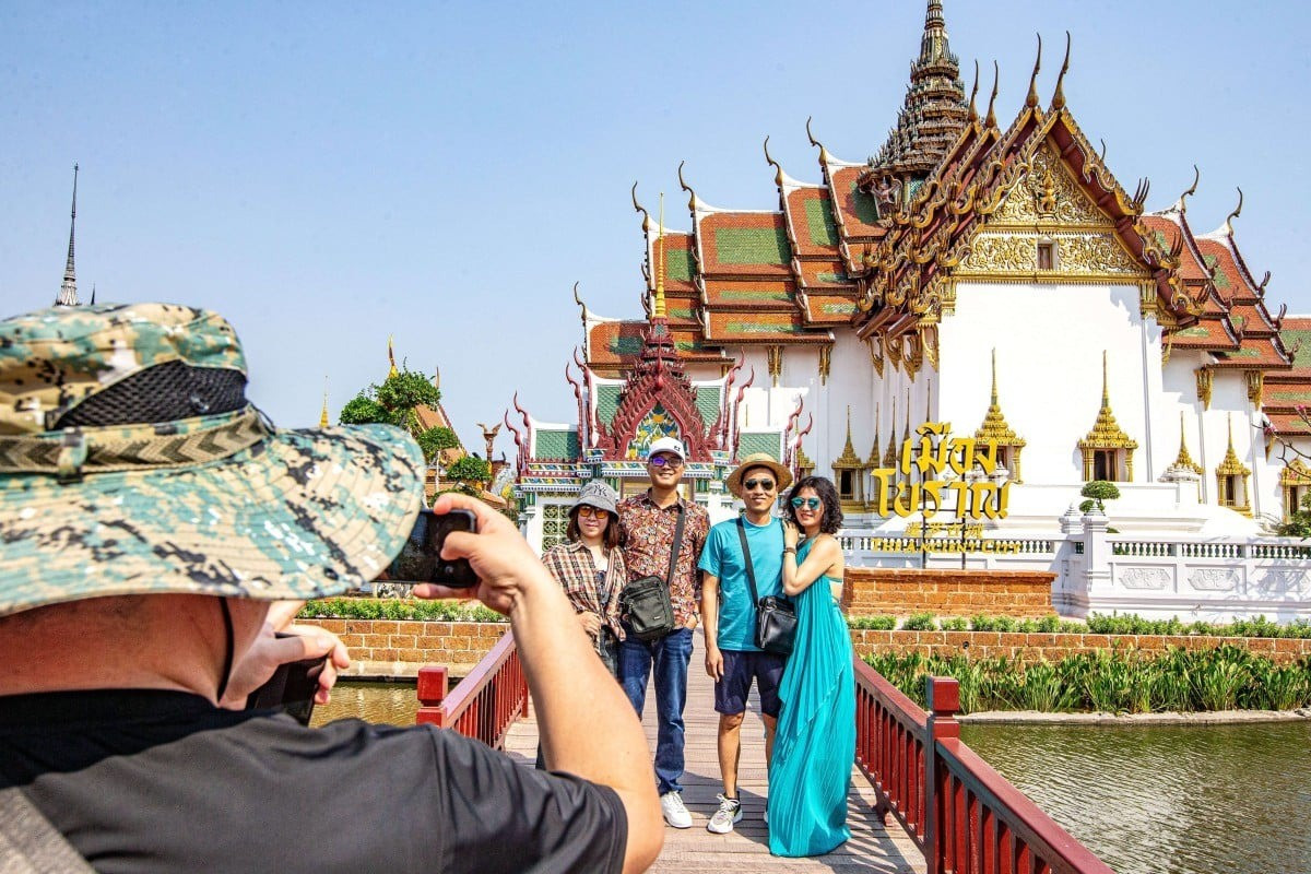 Du khách chụp ảnh tại bảo tàng ở Samut Prakan, Thái Lan thai-lan.jpg